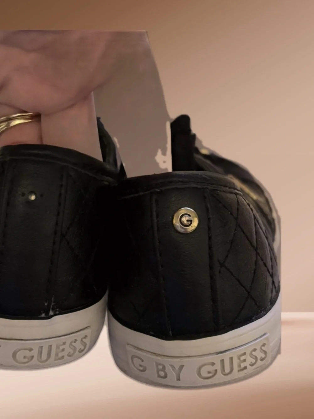 Guess low top